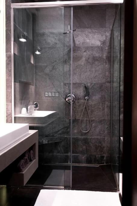 Evergreen - Old Town Spacious Stylish Apartment With Ac And One And A Half Bath, Baby & Kid- Friendly Bratislava Exterior foto
