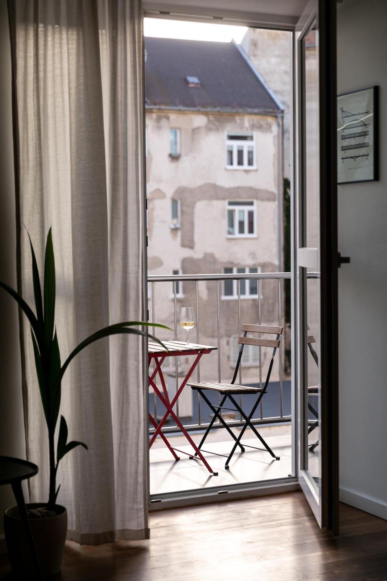 Evergreen - Old Town Spacious Stylish Apartment With Ac And One And A Half Bath, Baby & Kid- Friendly Bratislava Exterior foto